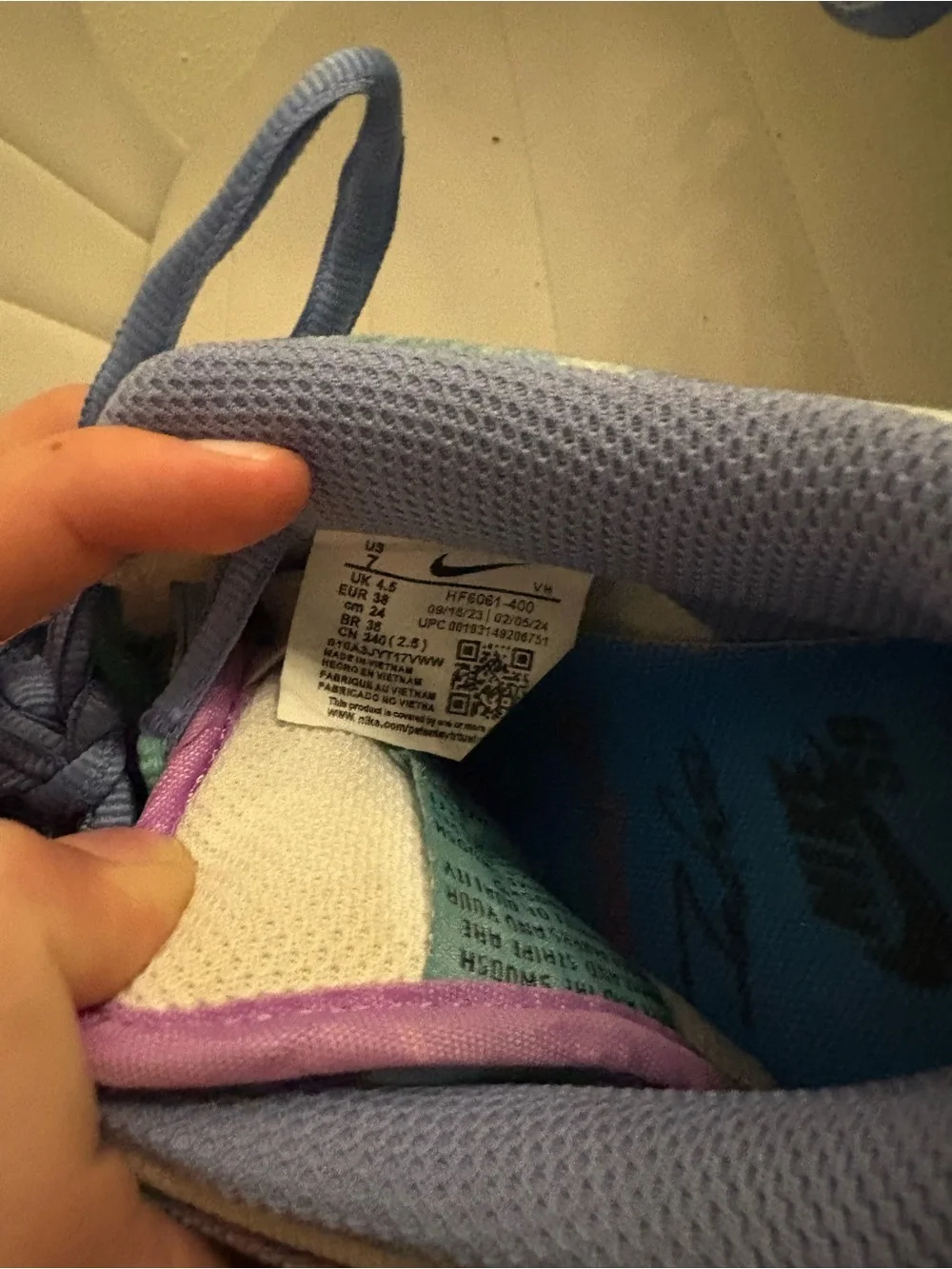 Nike Low-Top Sneakers in Teal Blue and White